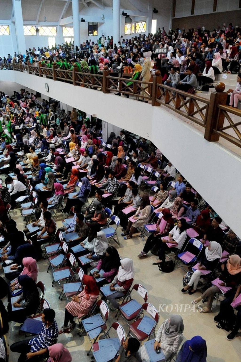 Ribuan peserta mengikuti pelaksanaan ujian Seleksi Nasional Masuk Perguruan Tinggi Negeri di Universitas Negeri Semarang, Kota Semarang, Jawa Tengah, Senin (31/5/2017).