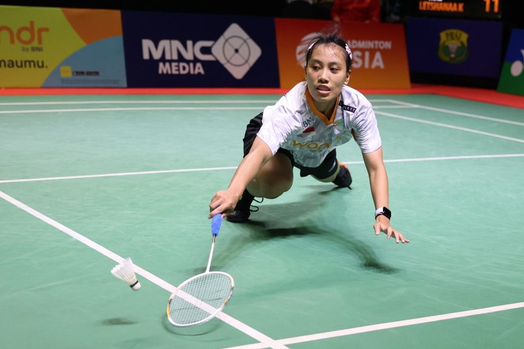 Mutiara Ayu Puspitasari mengalahkan pemain Malaysia unggulan ketiga, Karupathevan Letshanaa, dengan skor 21-17, 21-10, pada semifinal turnamen Indonesia International Challenge di Surabaya, Jawa Timur, Sabtu (26/10/2024). Di final, Mutiara akan melawan pemain Thailand, Yataweemin Ketklieng. 