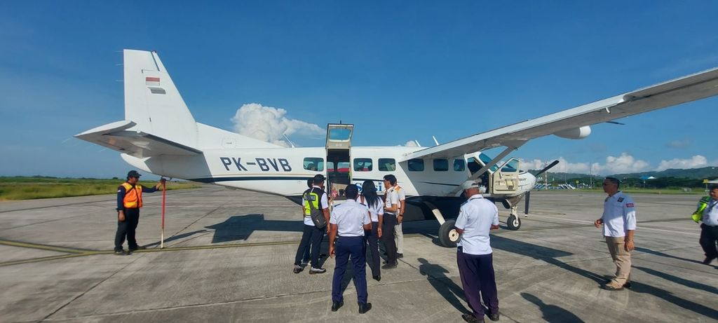 Pembuatan layanan penerbangan perintis yang dilaksanakan oleh Kementerian Perhubungan dan maskapai Susi Air di Bandara Domine Eduard (DEO) Osok Sorong, Papua Barat Daya, Selasa (17/1/2023).