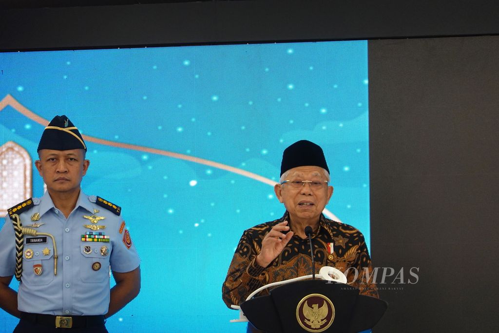 Wakil Presiden Ma'ruf Amin ketika memberi sambutan di acara Silaturahmi Perkumpulan Bank Syariah Indonesia (Asbisindo), Jakarta, Senin (13/5/2024). 