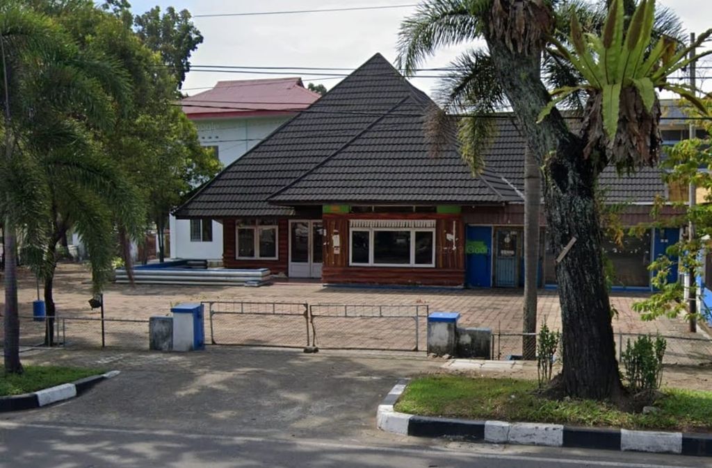 Kondisi cagar budaya Rumah Ema Idham di Jalan Ahmad Yani, Kota Padang, Sumatera Barat, Agustus 2019.