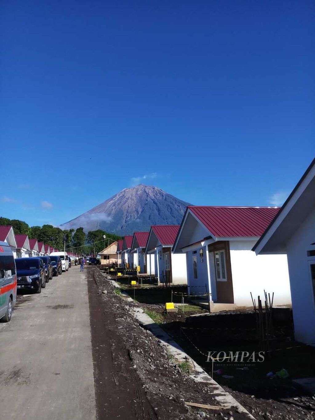 Suasana kawasan hunian tetap bagi korban erupsi Gunung Semeru di Desa Sumbermujur, Kecamatan Candipuro, Kabupaten Lumajang, Provinsi Jawa Timur, Kamis (2/6/2022). 