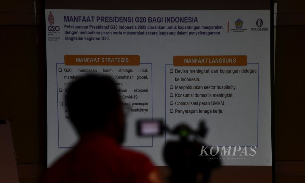 Awak media mengikuti diskusi Sosialisasi Presidensi G-20 Indonesia di Jakarta, Kamis (3/2/2022). 