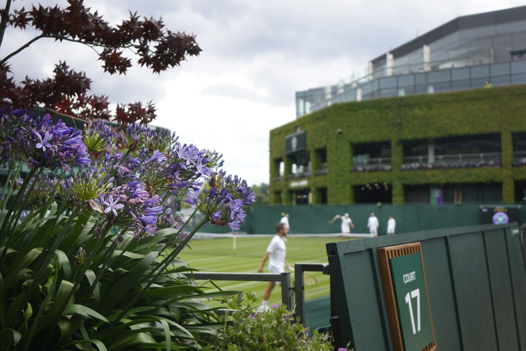 Suasana lapangan latihan di All England Lawn Tennis and Croquet Club, Wimbledon, Inggris, Jumat (24/6/2022). Tempat itu akan menggelar Grand Slam Wimbledon pada 27 Juni-10 Juli mendatang. 