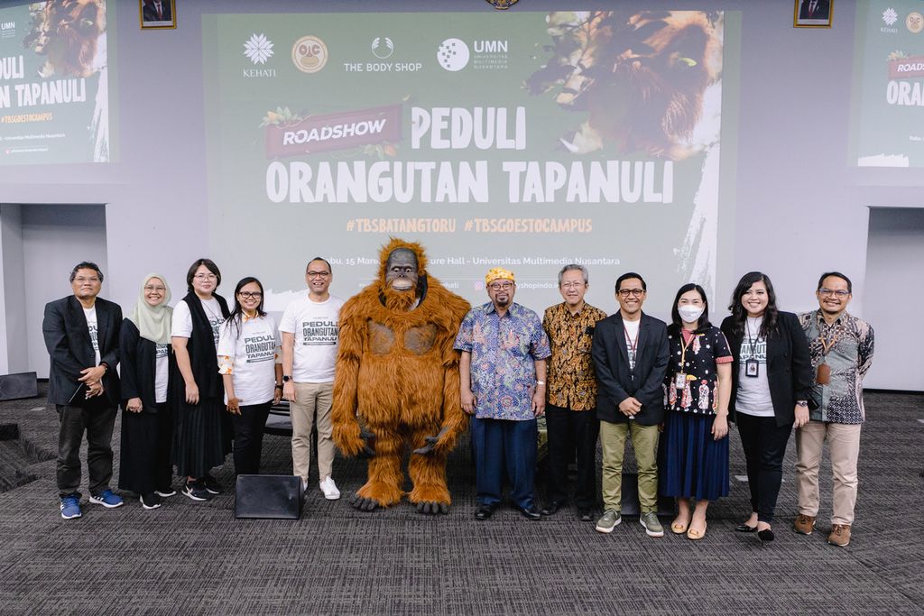 Yayasan Kehati bersama Yayasan Orangutan Sumatera Lestari-Orangutan Information Centre (OIC) dengan dukungan The Body Shop Indonesia melakukan Roadshow Peduli Orangutan Tapanuli 2023 di kampus Universitas Multimedia Nusantara, Tangerang, Rabu (15/3/2023).