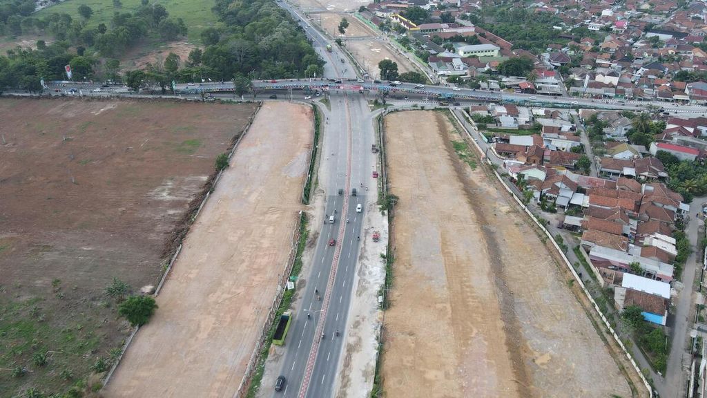 Foto bekas taman hutan kota yang suda beralih fungsi dan ditimbun untuk pembangunan superblok di Bandar Lampung, Lampung, beberapa waktu lalu. Saat ini, area tersebut telah disegel oleh KLHK. 