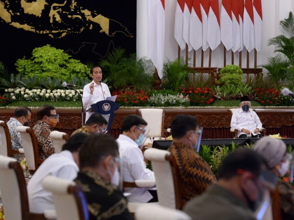 President Joko Widodo chaired the Plenary Cabinet Session at the State Palace, Jakarta, Monday (2/11/2020).
