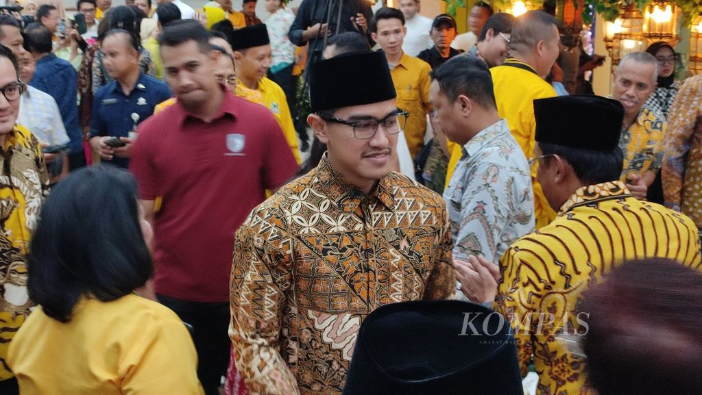 Ketua Umum Partai Solidaritas Indonesia Kaesang Pangarep hadir dalam acara halalbihalal yang diselenggarakan Partai Golkar, Senin (15/4/2024) malam. 