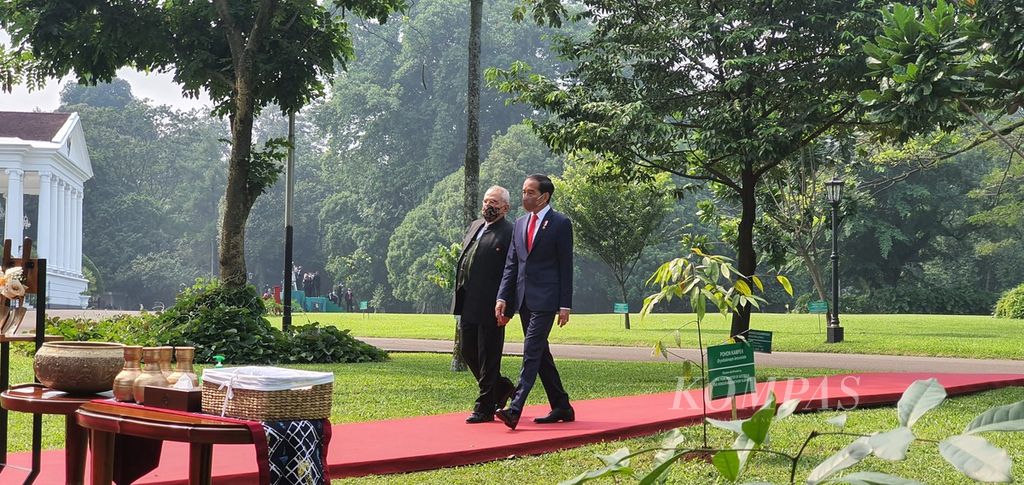 Presiden Joko Widodo  bersama Presiden Republik Demokratik Timor Leste Jose Ramos Horta di Istana Kepresidenan Bogor, Jawa Barat, Selasa (19/7/2022). Presiden Horta melakukan kunjungan kenegaraan ke Indonesia setelah dilantik untuk kedua kali pada 19 Mei 2022.