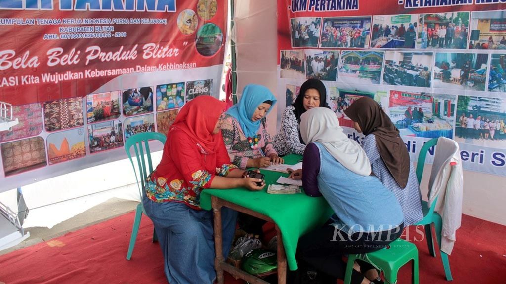 Members of Pertakina (association of former Indonesian migrant workers) of Blitar regency, East Java, gathering in an exhibition of their products. Pertakina is a community that provides assistance for Indonesian migrant workers, former Indonesian migrant workers and the families of Indonesian migrant workers.