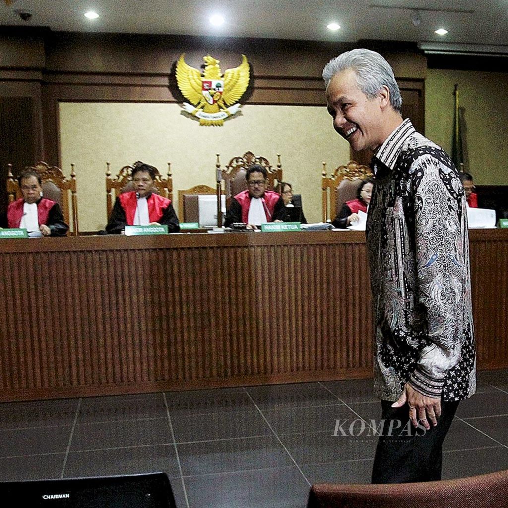 Gubernur Jawa Tengah Ganjar Pranowo menjadi saksi dalam persidangan kasus korupsi pengadaan KTP elektronik dengan terdakwa Setya Novanto di pengadilan Tindak Pidana Korupsi (Tipikor), Jakarta (8/2/2018). 