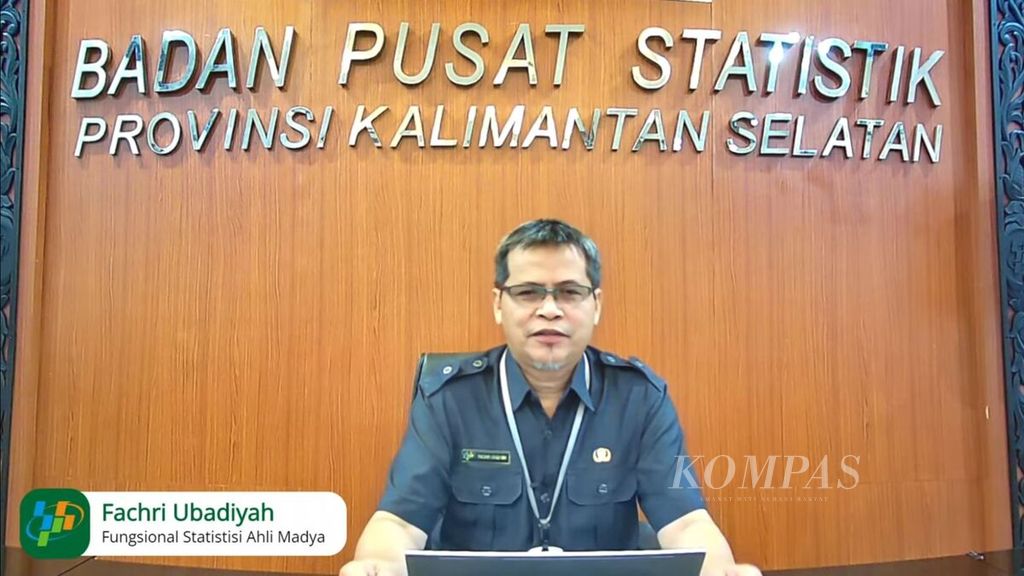 Koordinator Fungsi Statistik Distribusi Badan Pusat Statistik Provinsi Kalimantan Selatan Fachri Ubadiyah menyampaikan berita resmi statistik secara daring di Banjarmasin, Senin (2/1/2023).