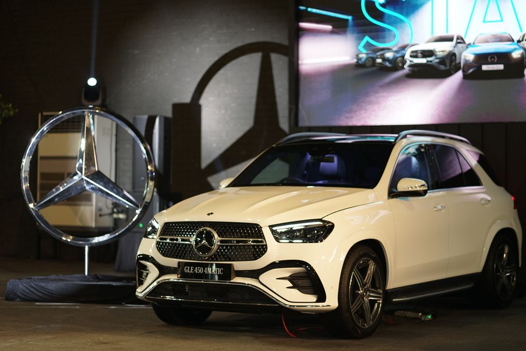 Mercedes-Benz GLE 450 AMG Line versi <i>facelift</i> saat diluncurkan di acara The 7 Stars di Jakarta, Selasa (14/11/2023).