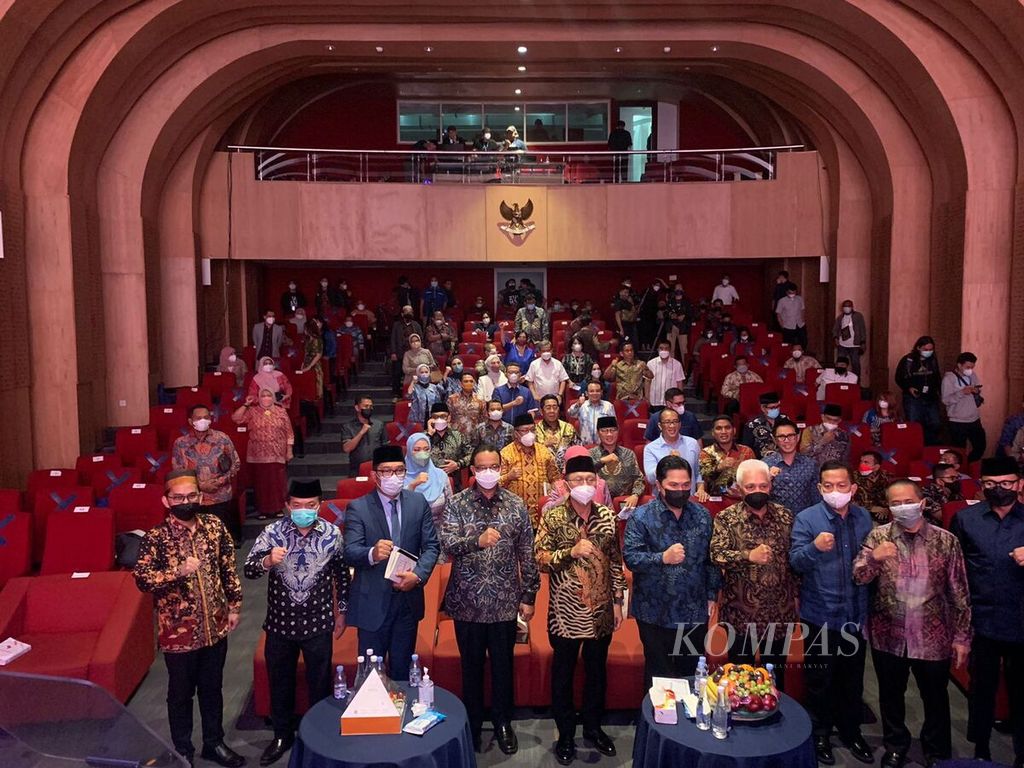 Sejumlah tokoh nasional, antara lain Gubernur DKI Jakarta Anies Baswedan, Gubernur Jawa Barat Ridwan Kamil, dan Menteri BUMN Erick Thohir, menghadiri acara pidato kebudayaan Ketua Umum PAN Zulkifli Hasan, di Perpustakaan Nasional, Jakarta, Sabtu (29/1/2022).