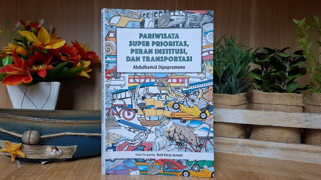 Halaman muka buku berjudul <i>Pariwisata Super Prioritas, Peran Institusi, dan Transportasi</i>