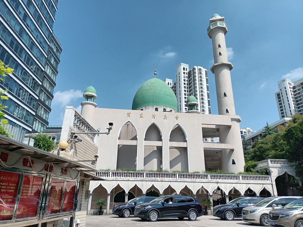 Tampak luar Masjid Pudong, Shanghai, China. Wakil Presiden Ma'ruf Amin shalat di masjid ini, Senin (18/9/2023). 