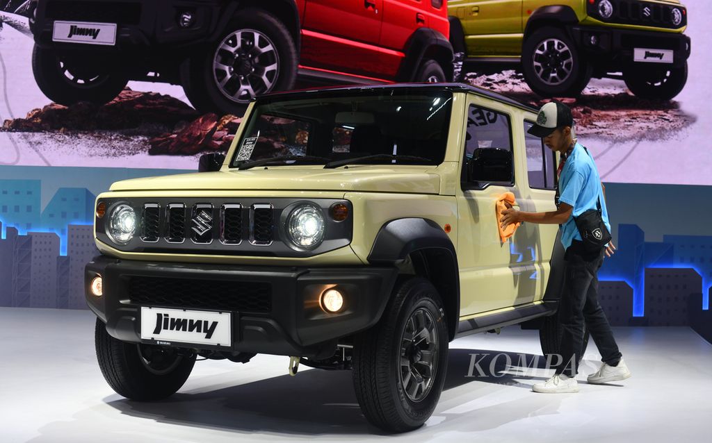 Salah produk SUV yang cukup digemari, Suzuki Jimny 5 pintu, resmi diluncurkan untuk pasar Indonesia oleh PT Suzuki Indomobil Sales dalam ajang Indonesia International Motor Show (IIMS) 2024 di JI Expo, Kemayoran, Jakarta, Kamis (15/2/2024). 