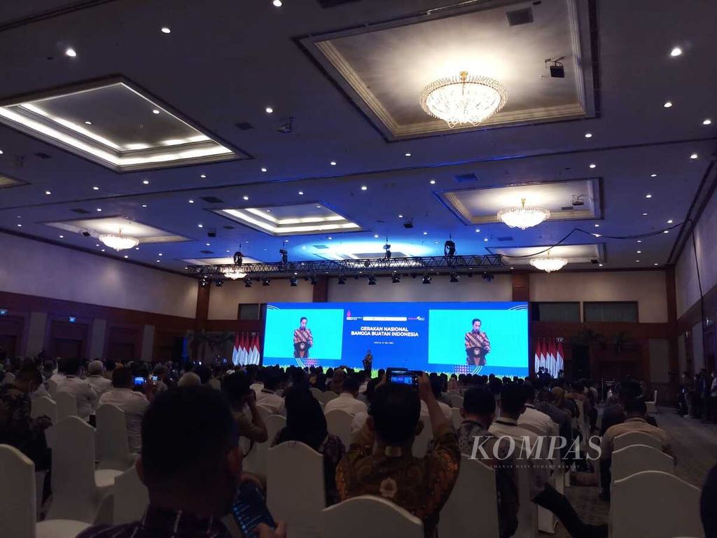 Presiden Joko Widodo saat memberikan pengarahan dalam Evaluasi Aksi Afirmasi Gerakan Nasional Bangga Buatan Indonesia di Jakarta Convention Center, Jakarta Pusat, Selasa (24/5/2022) sore.