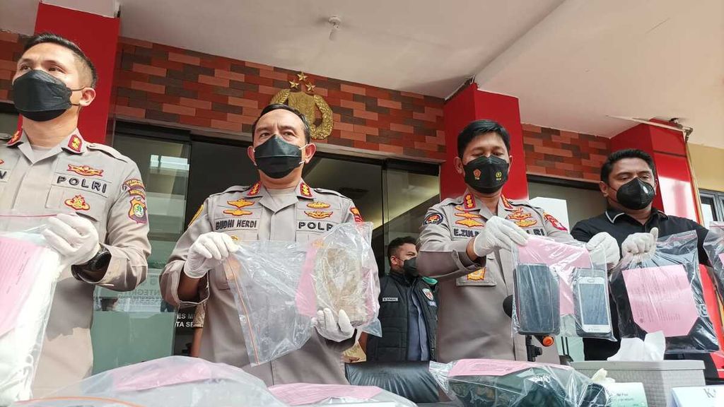 Polres Metro Jakarta Selatan merilis kasus begal yang melibatkan sembilan pemuda, Selasa (10/5/2022). Aksi begal yang gagal itu terjadi di kawasan Kebayoran Baru dan menyasar dua prajurit TNI pada Sabtu (7/5/2022).