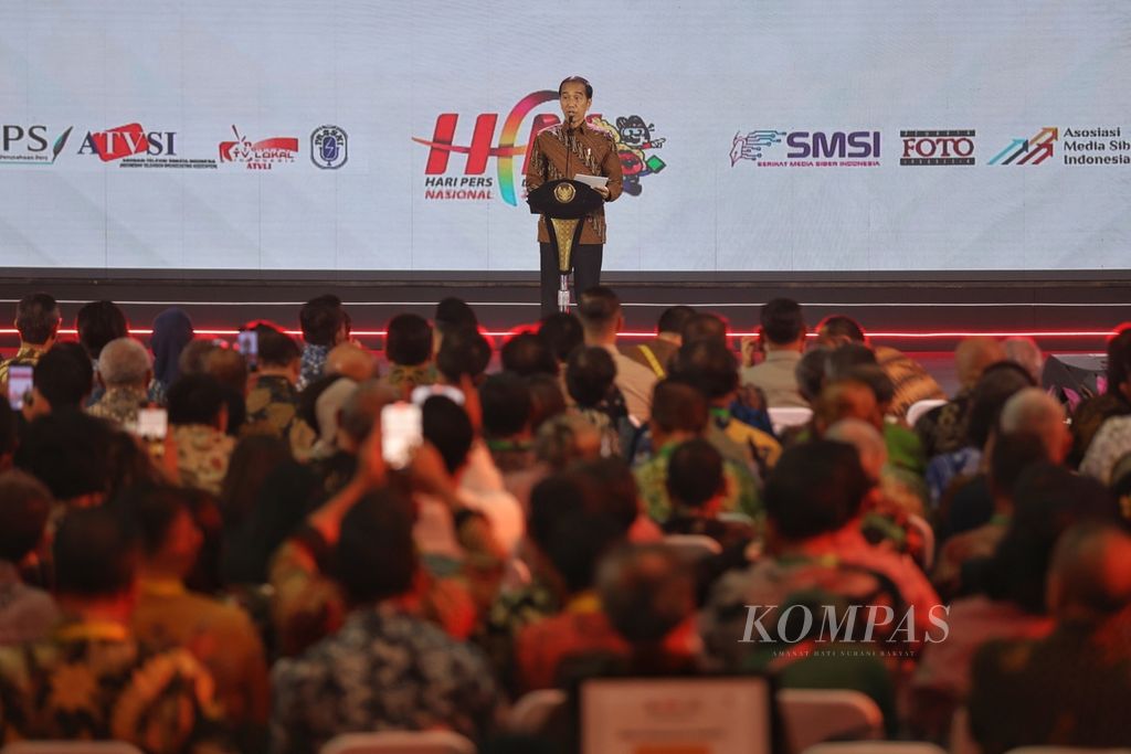 Presiden Joko Widodo memberikan sambutan di puncak peringatan Hari Pers Nasional 2024 di Ecovention Hall, Ancol, Jakarta, Selasa (20/2/2024). Presiden Joko Widodo menghadiri puncak peringatan Hari Pers Nasional (HPN) 2024. 