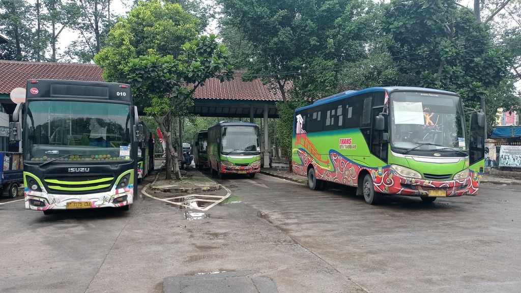 Bus Tayo mengetem di Terminal Poris Plawad, Kota Tangerang, Banten, Kamis (8/9/2022).
