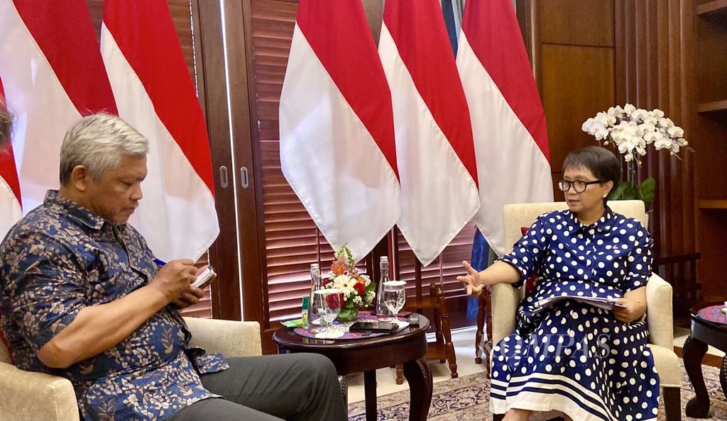 Menteri Luar Negeri RI Retno LP Marsudi memaparkan persiapan dan agenda KTT ASEAN dalam wawancara khusus dengan <i>Kompas</i>, Senin (28/8/2023), di Jakarta. 