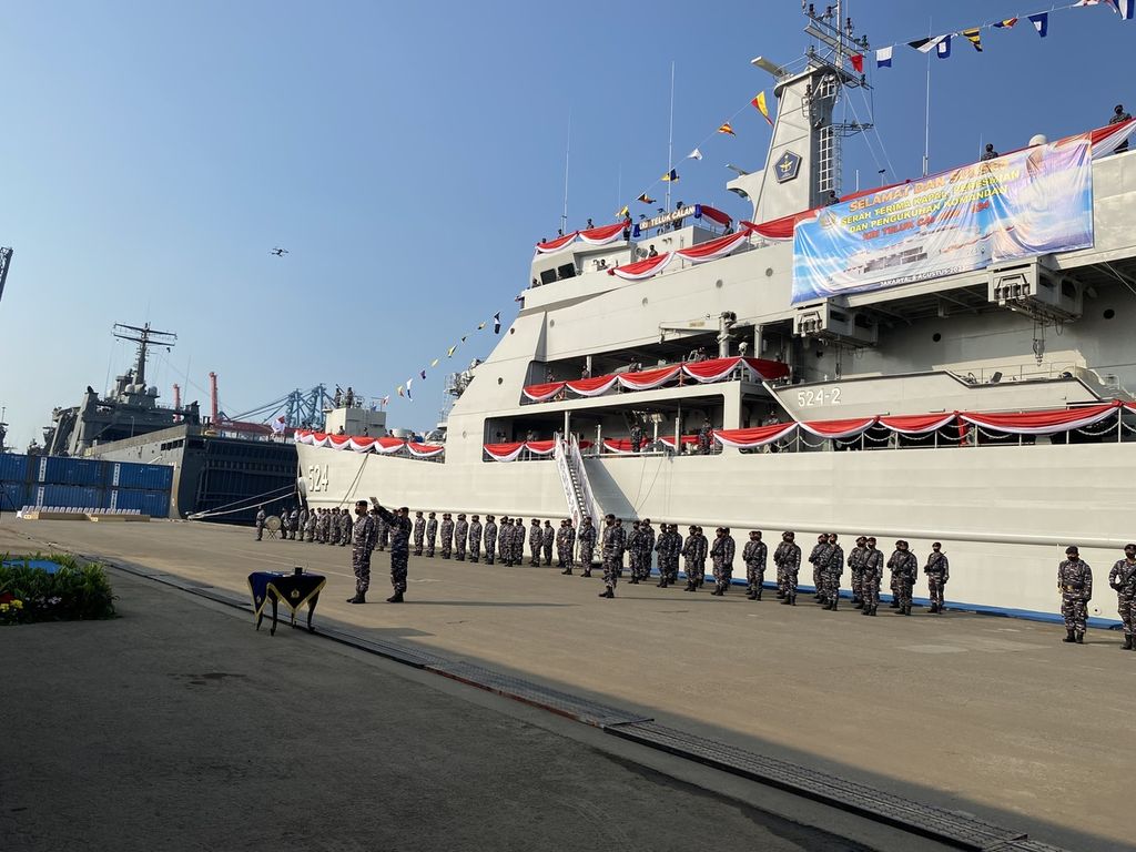 KRI Teluk Calang-524 diresmikan, Senin (8/8/2022). Letkol Laut Bagus Waluya dikukuhkan sebagai komandan pertamanya.