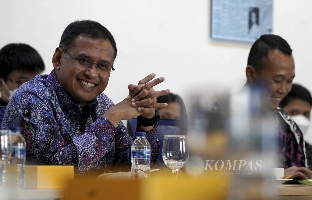 Direktur Utama PT Pupuk Kaltim Rahmad Pribadi memberikan penjelasan saat berdiskusi dalam kunjungan ke Redaksi Harian <i>Kompas </i>di Jakarta, Kamis (19/1/2023). 
