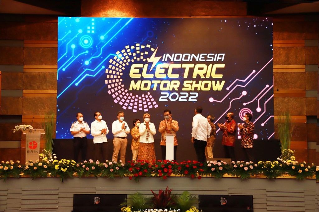 Pengenalan awal atau <i>softlaunching</i> pameran Indonesia Electric Motor Show (IEMS) 2022 di Gedung BJ Habibie, Badan Riset dan Inovasi Nasional, Rabu (20/7/2022).