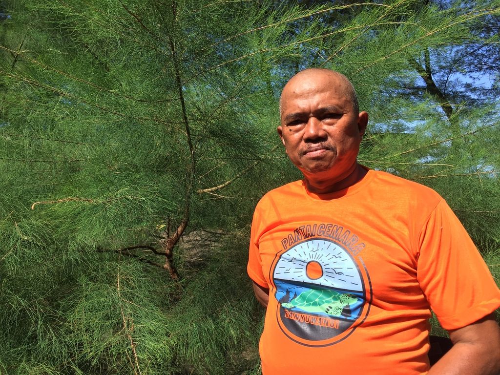 Mokhamad Mukhyi, Ketua Kelompok Masyarakat Pengawas (Pokmaswas)/Kelompok Usaha Bersama (KUB) Pantai Rejo, Banyuwangi, Jawa Timur.