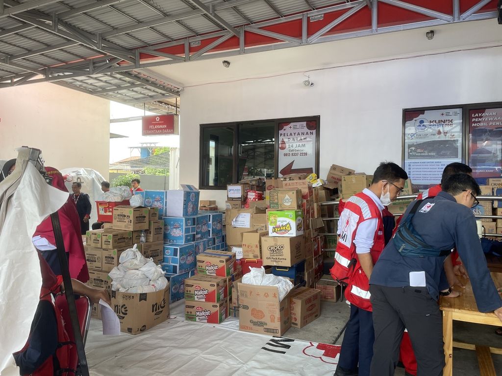 Suasana posko bantuan di markas Palang Merah Indonesia Jakarta Utara, Koja, Jakarta Utara, pada Minggu (5/3/2023).
