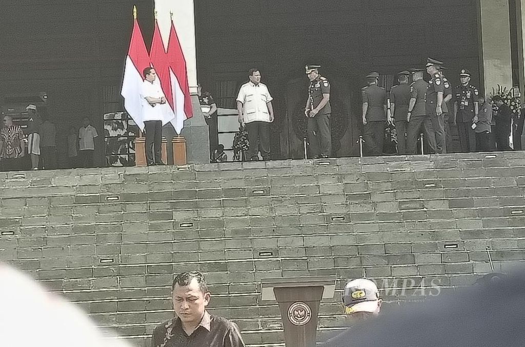Menteri Pertahanan Prabowo Subianto tampak memberikan arahan sesaat sebelum pelaksanaan peresmian Graha Utama Akmil oleh Presiden Joko Widodo, Senin (29/1/2024).