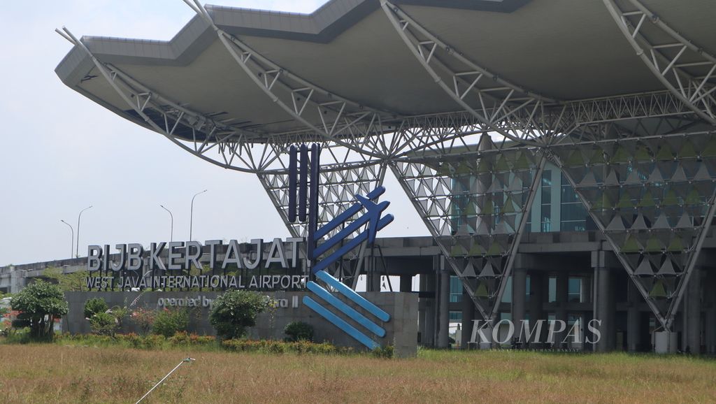 Potret bagian depan Terminal Bandara Internasional Jawa Barat Kertajati di Kabupaten Majalengka, Minggu (9/4/2023).