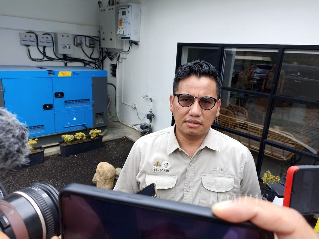 Kepala Balai Besar Konservasi Sumber Daya Alam (BBKSDA) Sumatera Utara Rudianto Saragih Napitu memberikan keterangan tentang proses evakuasi harimau sumatera, di Medan, Senin (23/10/2023).