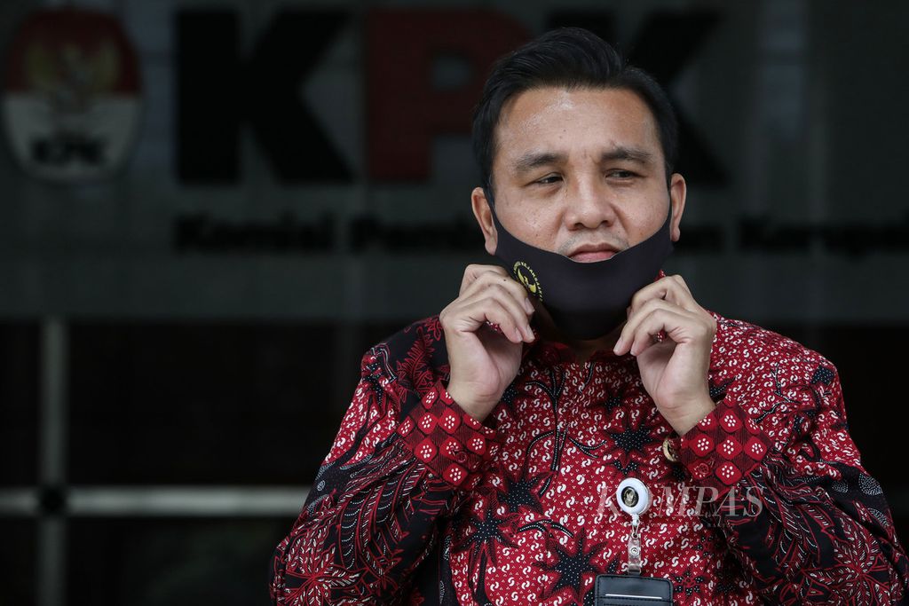 Ketua Komisi Kejaksaan Barita Simanjuntak tiba di Gedung Komisi Pembarantasan Korupsi (KPK), Jakarta, Selasa (28/7/2020).