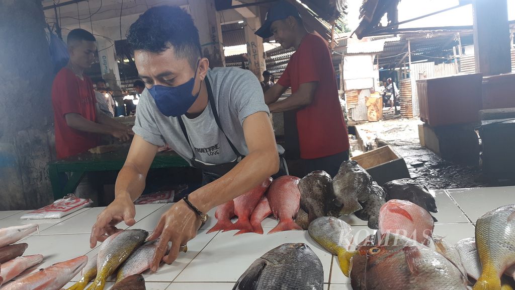 Suasana di Pasar Ikan Naikoten, Kota Kupang, NTT, Minggu (27/2/2022).
