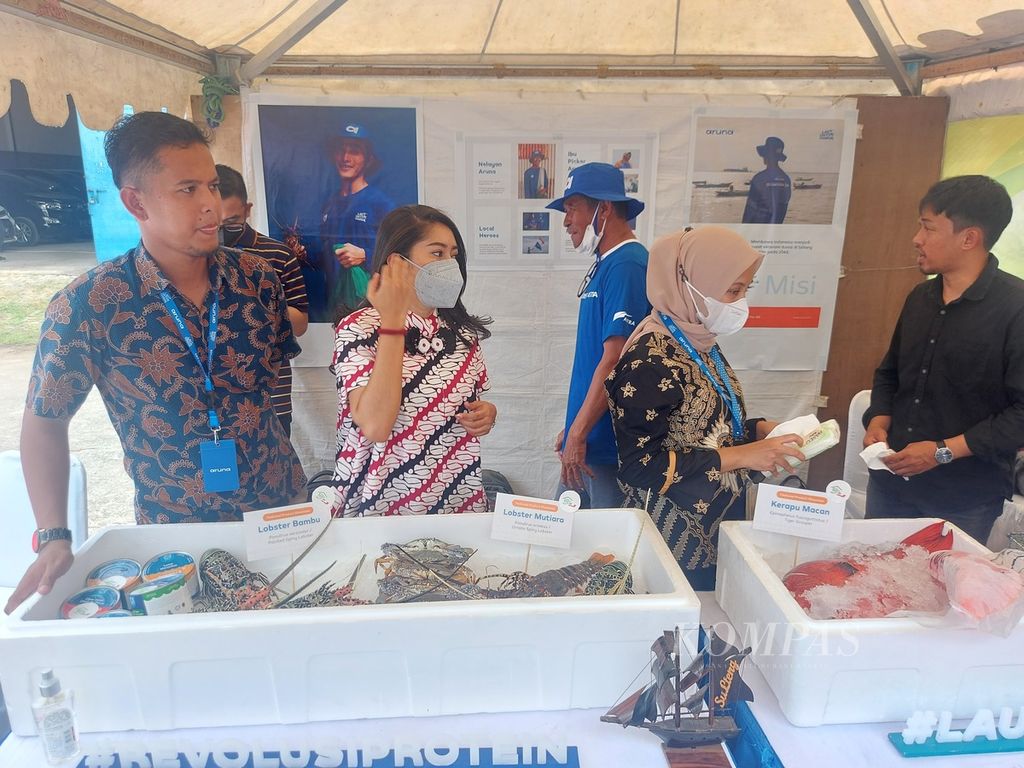 Produk perikanan yang dihasilkan nelayan di Wakatobi, Sulawesi Selatan, dipamerkan saat acara Seremoni Ekspor Produk Desa 2022 di Makassar, Jumat (12/8/2022). 
