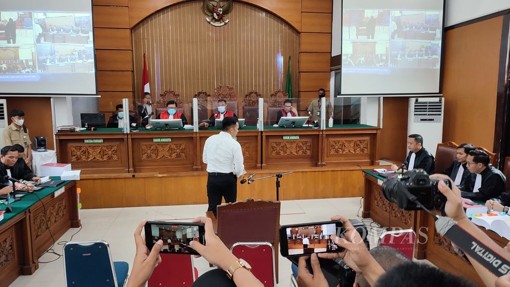 Terdakwa Richard Eliezer Pudihang Lumiu akan mengikuti sidang dengan agenda pemeriksaan saksi, Senin (31/10/2022) di Pengadilan Negeri Jakarta Selatan. 