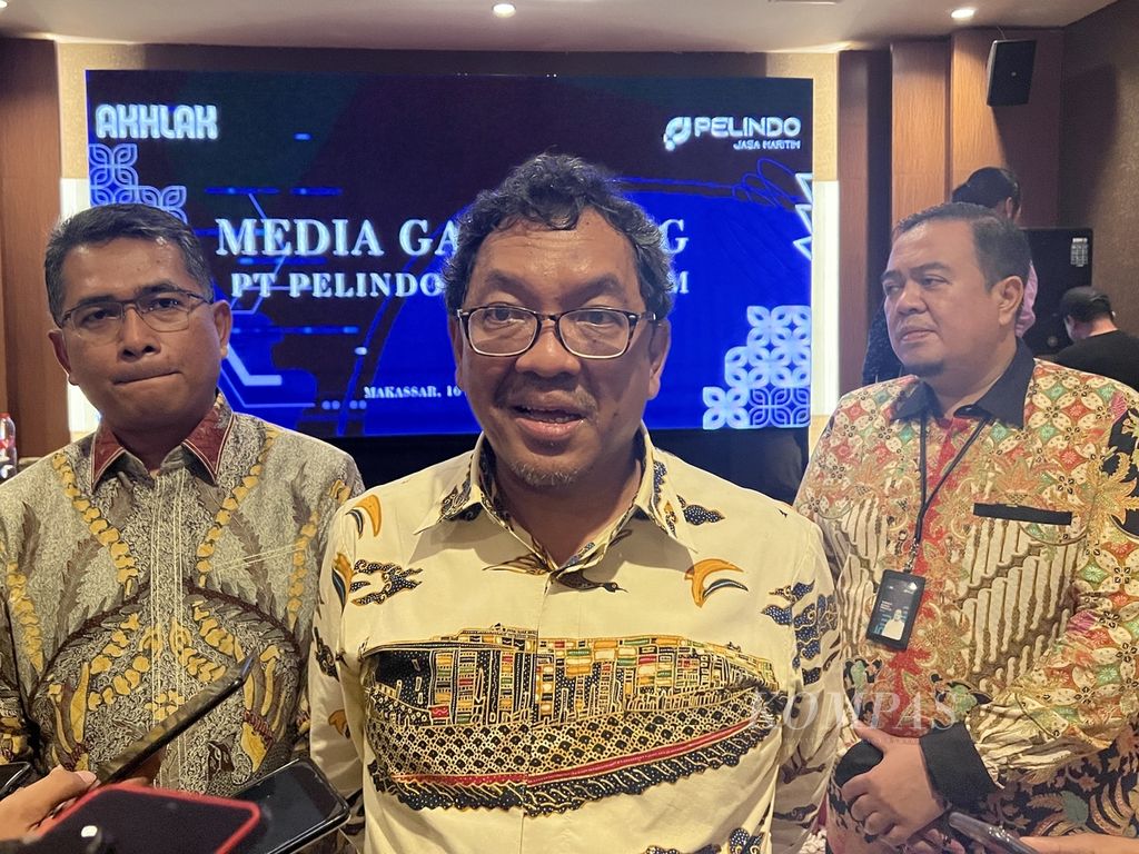 Direktur Utama Subholding PT Pelindo Jasa Matitim Prasetyadi (tengah).