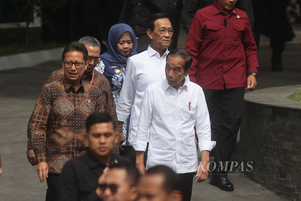 Presiden Joko Widodo meninjau Gedung Pelayanan Kesehatan Ibu dan Anak di Rumah Sakit Umum Pusat (RSUP) Dr Sardjito, Sleman, DI Yogyakarta, Rabu (28/8/2024). 