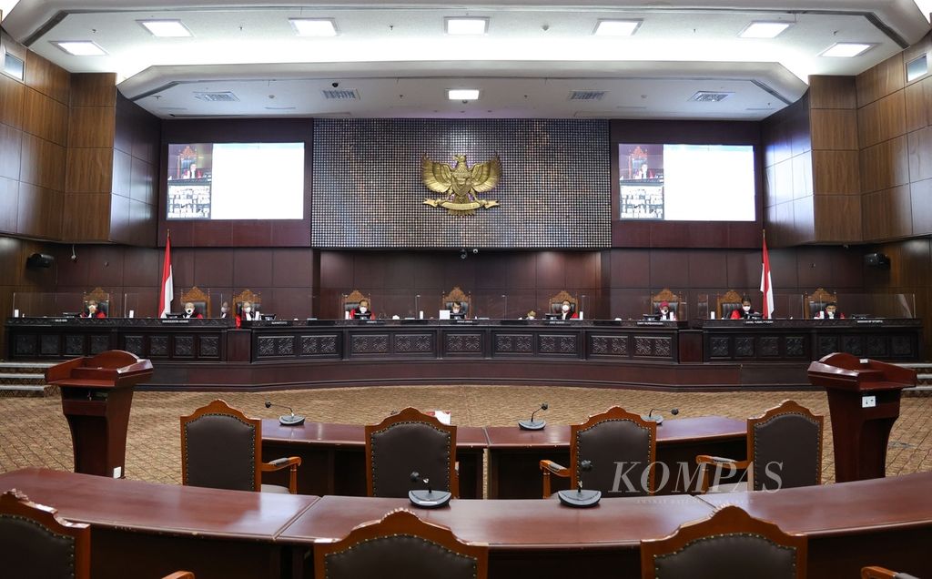 Majelis Hakim Mahkamah Konstitusi (MK) membacakan sidang putusan uji materi Undang-Undang (UU) Nomor 35 Tahun 2009 tentang Narkotika terhadap UUD 1945 di Mahkamah Konstitusi, Jakarta, Rabu (20/7/2022). 