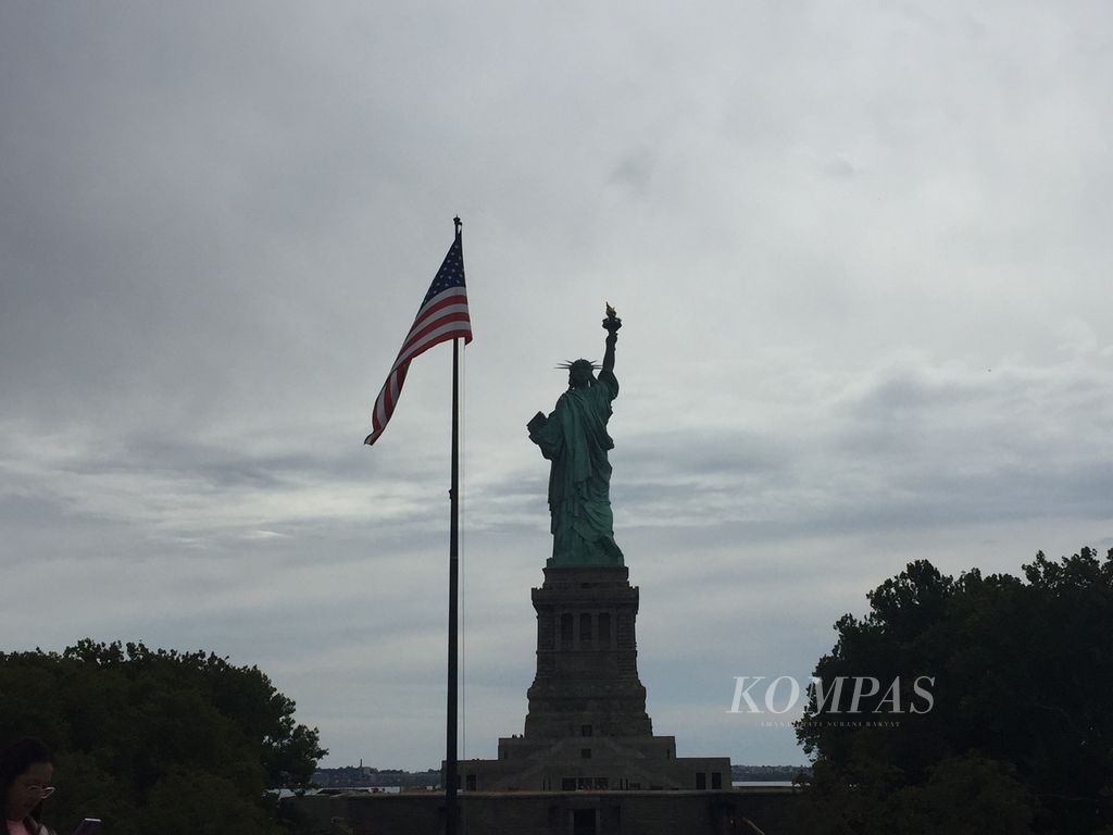 Patung Liberty di Pulau Liberty, New York, Amerika Serikat, terlihat pada Minggu (25/9/2022).