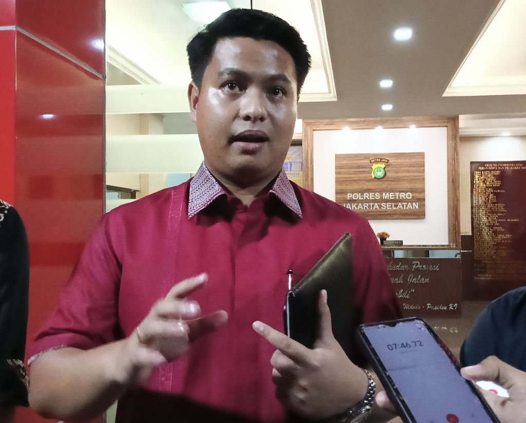 kuasa hukum saksi A, Mangatta Toding Allo, di Markas Kepolisian Resor Metro Jakarta Selatan, Jumat (24/2/2023).