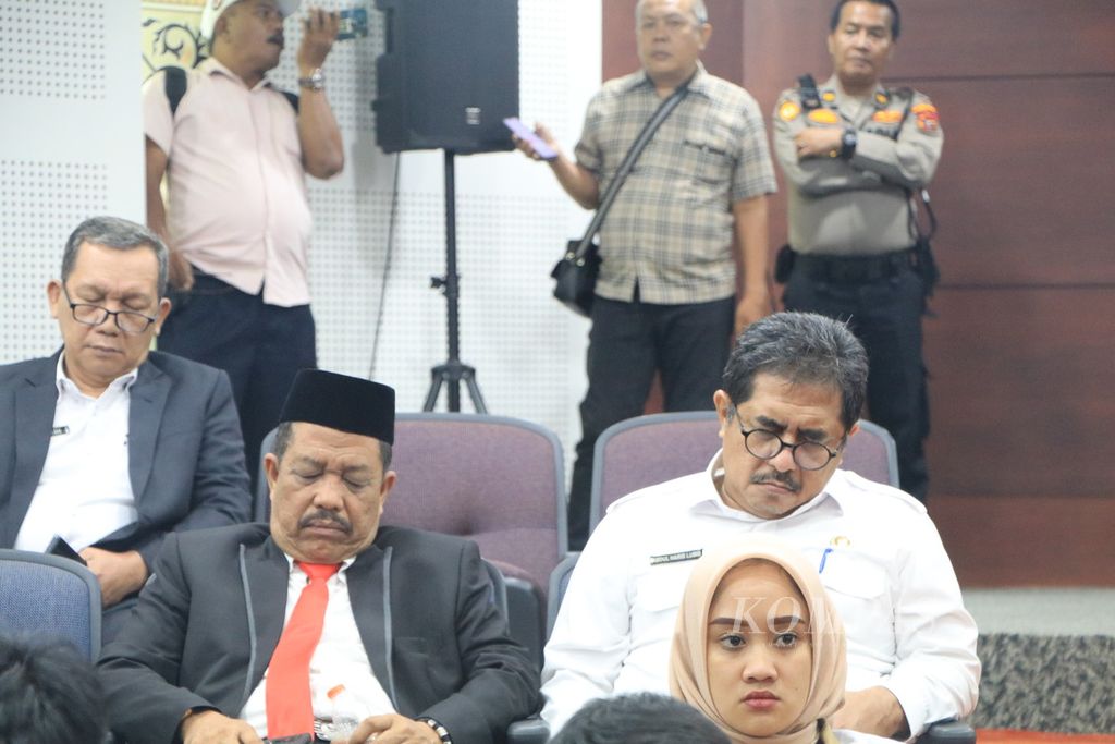 Para kepala dinas di lingkungan Pemerintah Provinsi Sumatera Utara menghadiri Rapat Paripurna Laporan Panitia Khusus DPRD Sumut tentang Laporan Keterangan Pertanggungjawaban Gubernur Sumut, di Medan, Senin (22/5/2023). 
