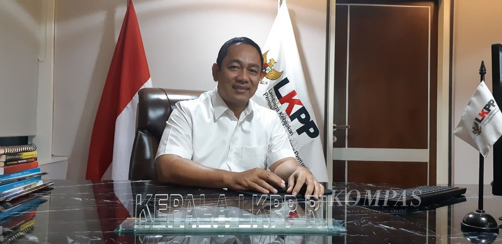 Kepala Lembaga Kebijakan Pengadaan Barang dan Jasa Pemerintah (LKPP) Hendrar Prihadi di kantornya, di kawasan Setiabudi, Jakarta Selatan, Sabtu (22/6/2024).