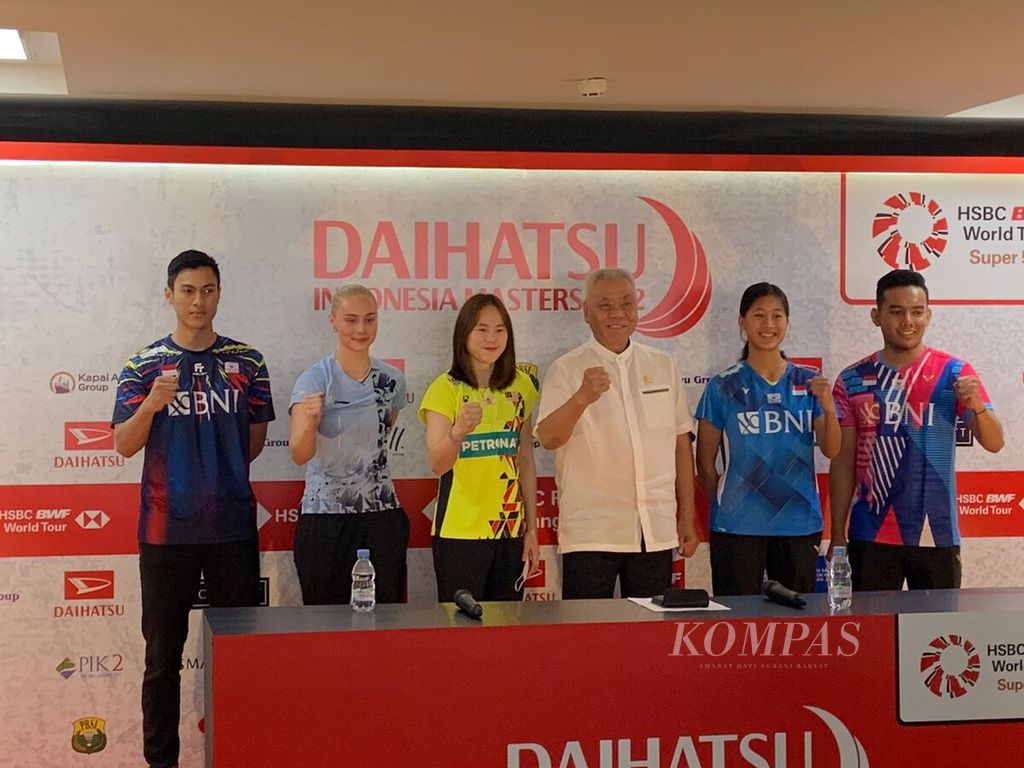 Para pebulu tangkis yang akan mengikuti turnamen Daihatsu Indonesia Masters hadir dalam konferensi pers di Jakarta, Senin (6/6/2022). Untuk pertama kali selama pandemi Covid-19, penonton bisa hadir langsung menyaksikan pertandingan di Istora Senayan, Jakarta.