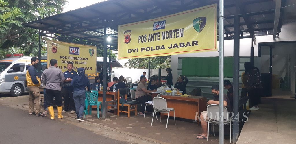 Suasana posko antemortem pencarian korban gempa Cianjur di RSUD Sayang, Kabupaten Cianjur, Sabtu (26/11/2022) sore.