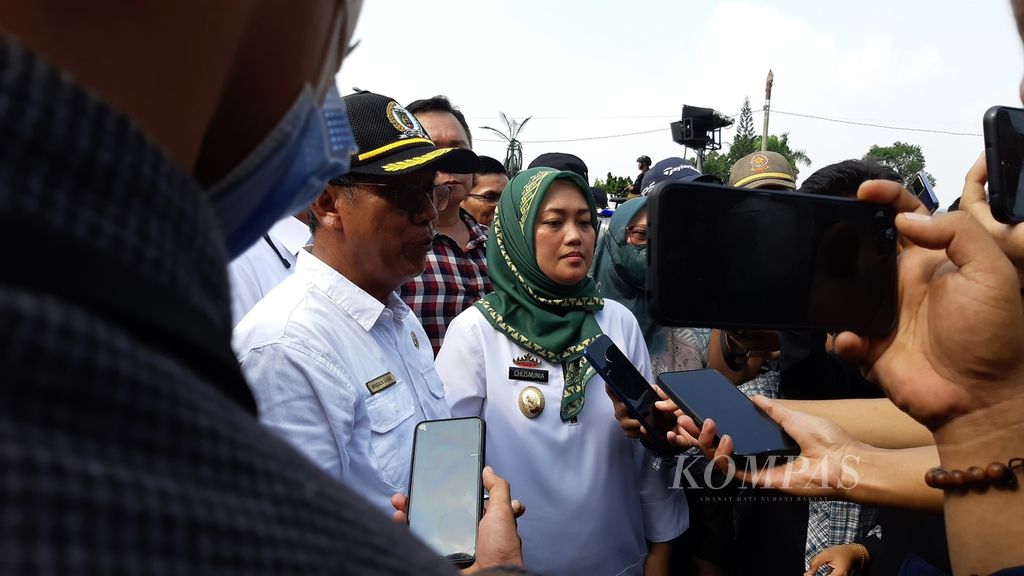 Ketua DPRD Lampung Mingrum Gumay dan Wakil Gubernur Lampung Chusnunia seusai berdialog dengan mahasiswa, Kamis (15/9/2022). 