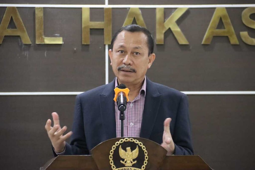Ketua Komisi Nasional Hak Asasi Manusia Ahmad Taufan Damanik memberikan keterangan pers soal wacana dialog damai untuk menyelesaikan konflik bersenjata dan trauma masyarakat Papua di Jakarta, Rabu (23/3/2022).