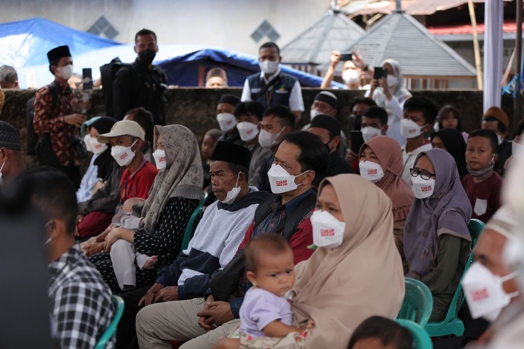 Suasana pemberian santunan kepada 478 ahli waris korban gempa Cianjur di Kabupaten Cianjur, Jawa Barat, Rabu (4/1/2023). 